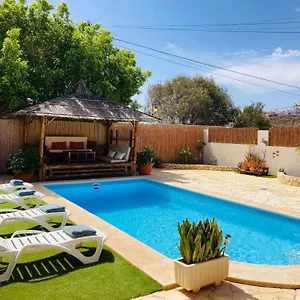 Ingrid. Piscina Exterior. Villa Las Playas